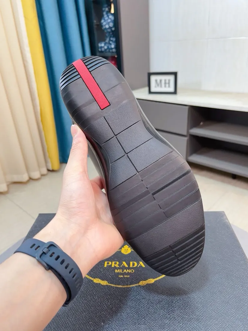 Men's shoes 💰560🌹🌹 High-quality new men's shoes 💰prada (Prada) counters are on the market at the same time. The new men's shoes and 😘fabrics are selected from imported mesh and glue-spraying technology. Imported cowhide lining. 👍🏿High-end☄️Open-molded non-slip rubber outsole, exquisite lines, simple and elegant, comfortable and high-end for leisure travel. Code number: 38 to 44
